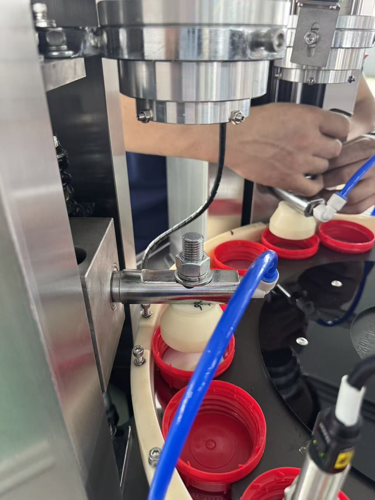 20-50MM Cap Wadding / Lining Machine 